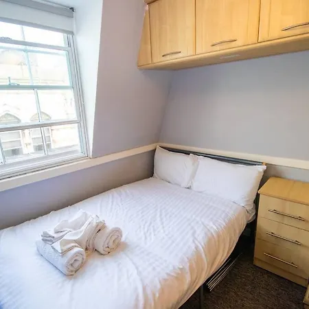 Charming 1 Bedroom Flat In Centre דירה בריסטול